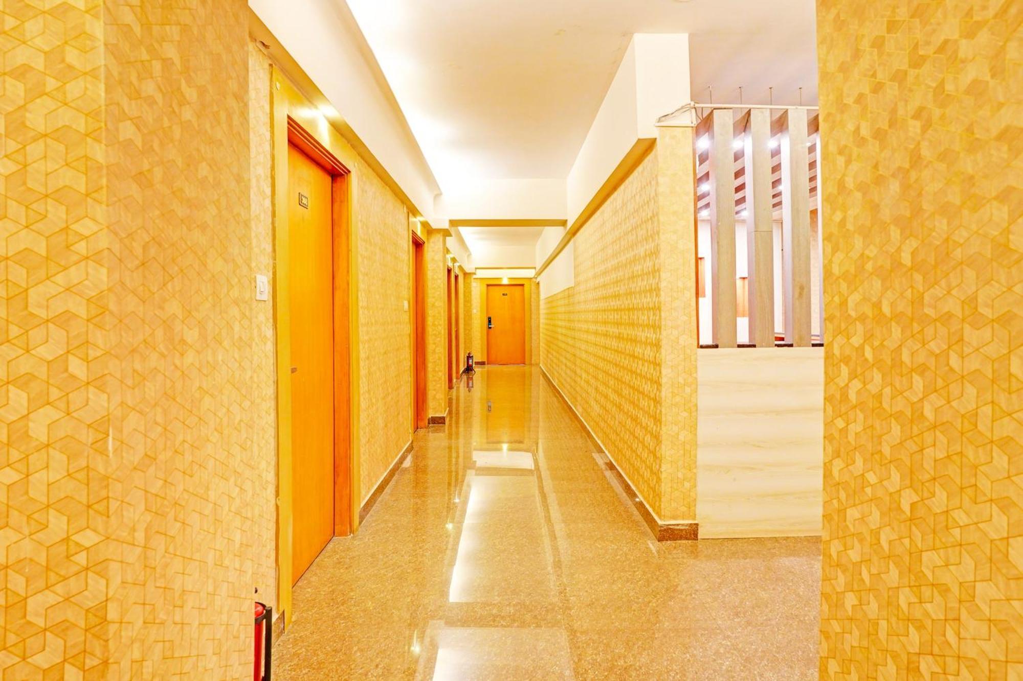 Super Townhouse Oak Electronic City Formerly Hotel Trubell Kammasandra Bagian luar foto