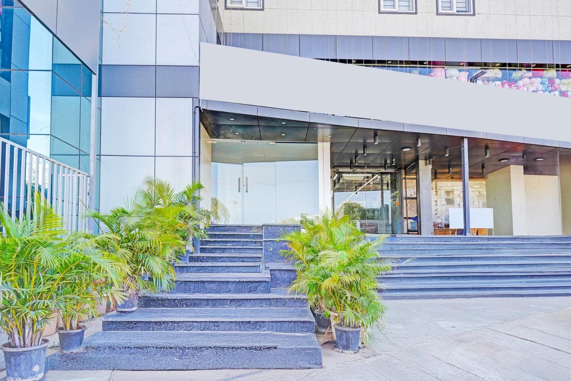 Super Townhouse Oak Electronic City Formerly Hotel Trubell Kammasandra Bagian luar foto