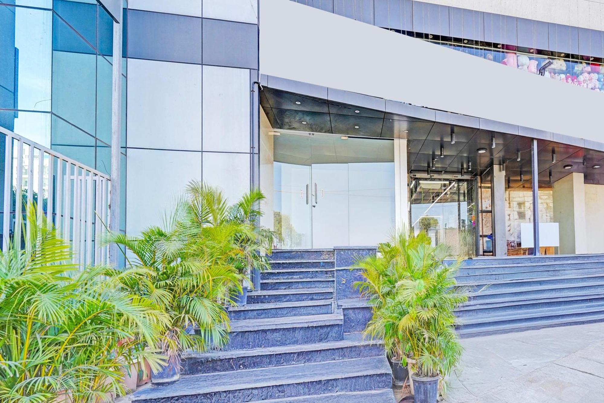 Super Townhouse Oak Electronic City Formerly Hotel Trubell Kammasandra Bagian luar foto