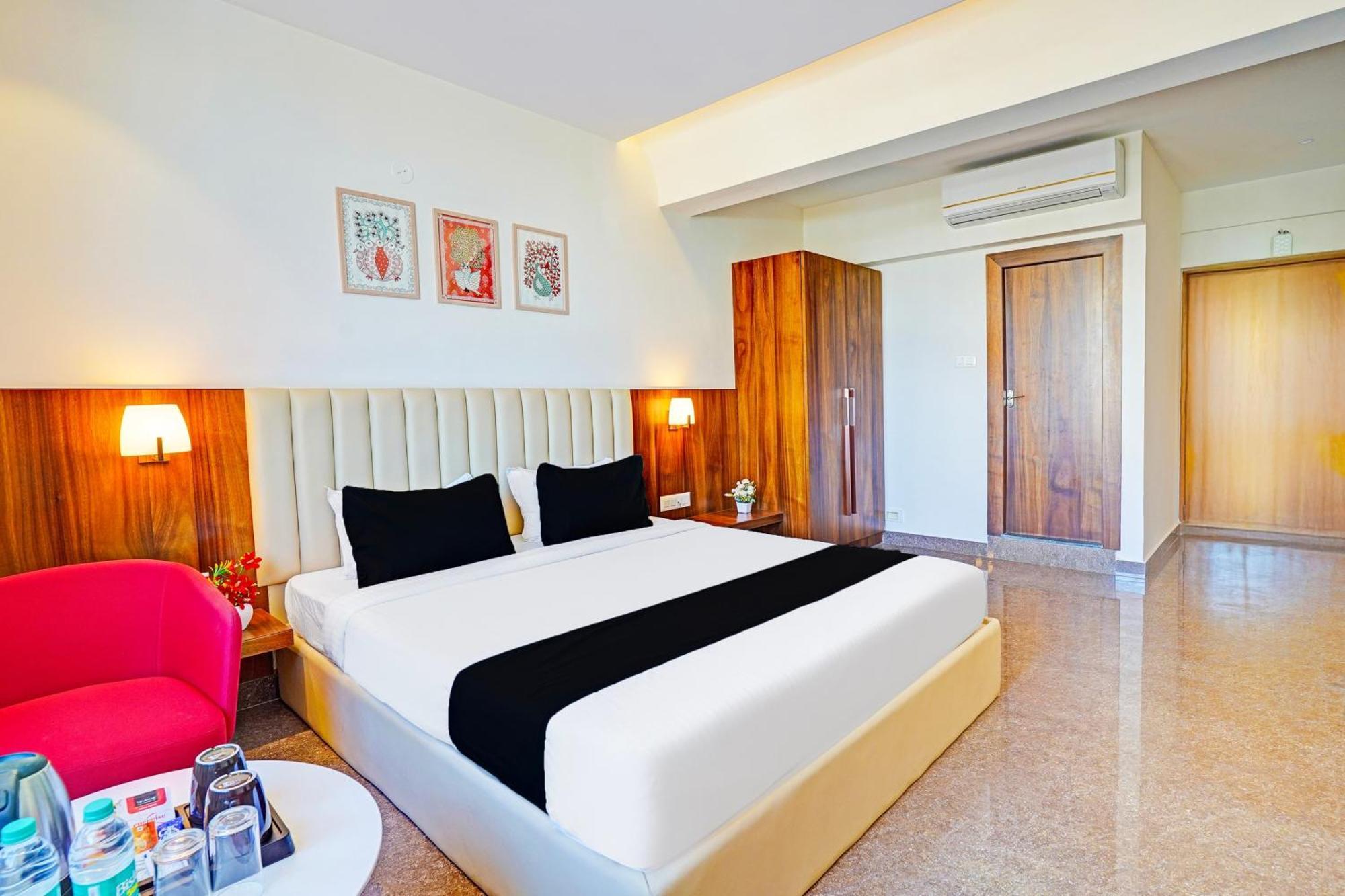Super Townhouse Oak Electronic City Formerly Hotel Trubell Kammasandra Bagian luar foto